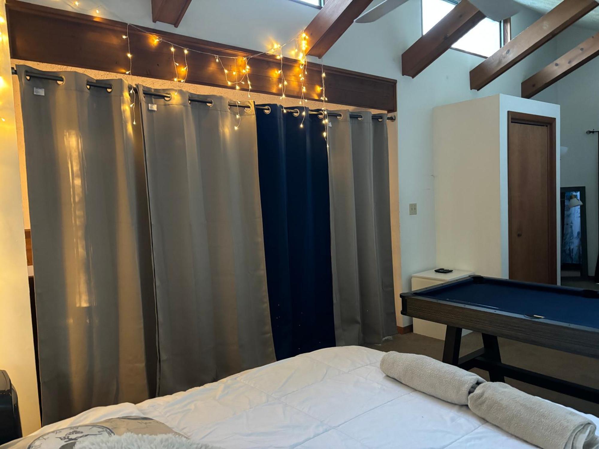 Ambiance - King Bed Cabin, Jetted-Tub & Fireplace Tobyhanna Eksteriør bilde