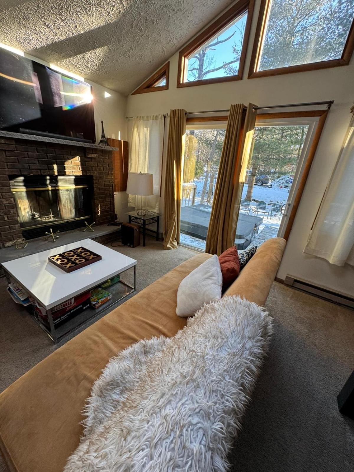 Ambiance - King Bed Cabin, Jetted-Tub & Fireplace Tobyhanna Eksteriør bilde